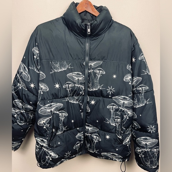 Mushroom Print Puffer Jacket · Black · Forever 21 · Men’s Size M - Picture 3 of 16